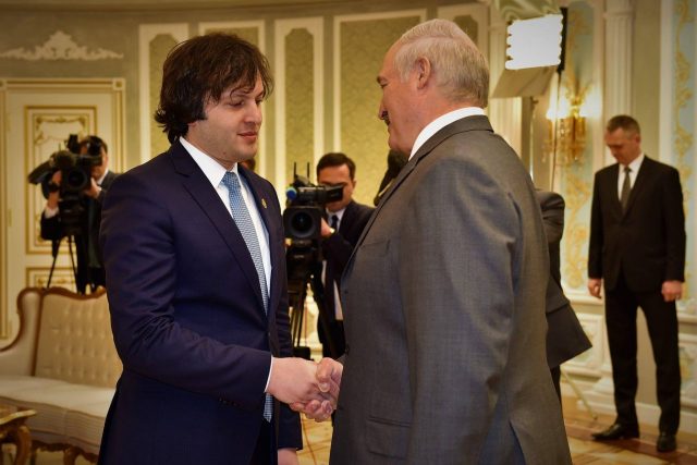 Лукашенко и Кобахидзе обсудили вопросы сотрудничества в Минске