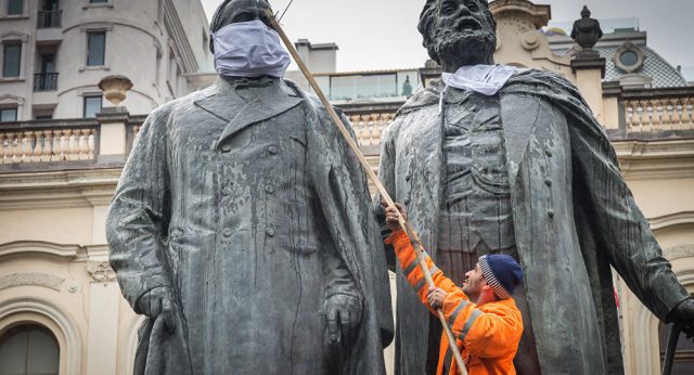 Маски на памятниках – не преступление