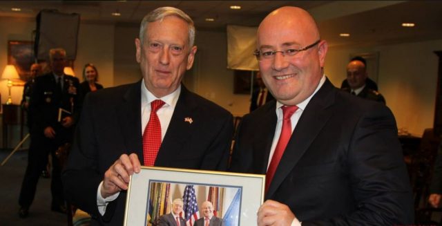 В Брюсселе сегодня состоялась первая встреча Левана Изория и Джеймса Мэттиса 