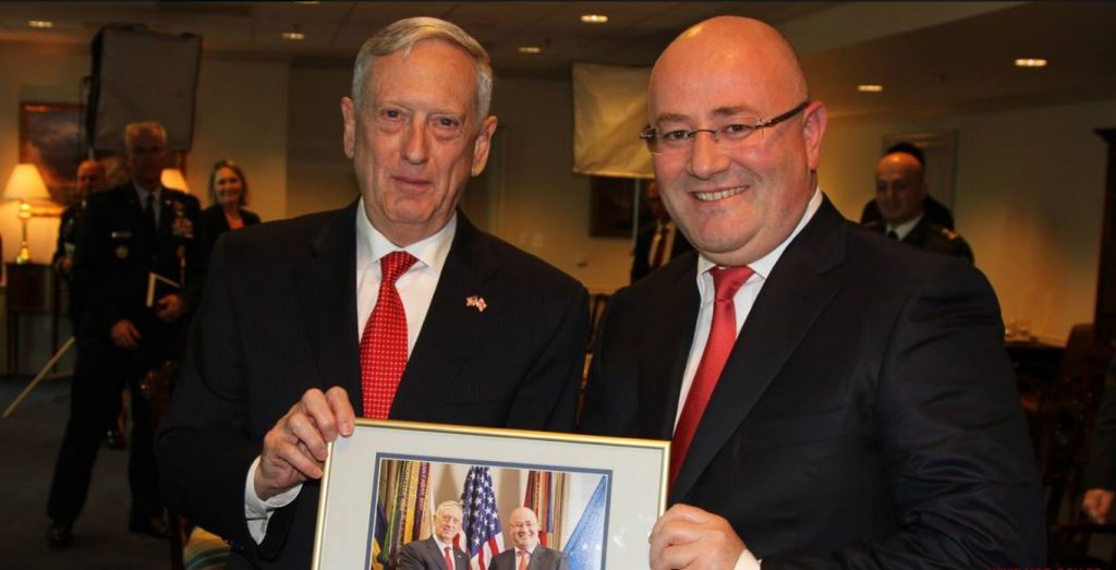 В Брюсселе сегодня состоялась первая встреча Левана Изория и Джеймса Мэттиса 