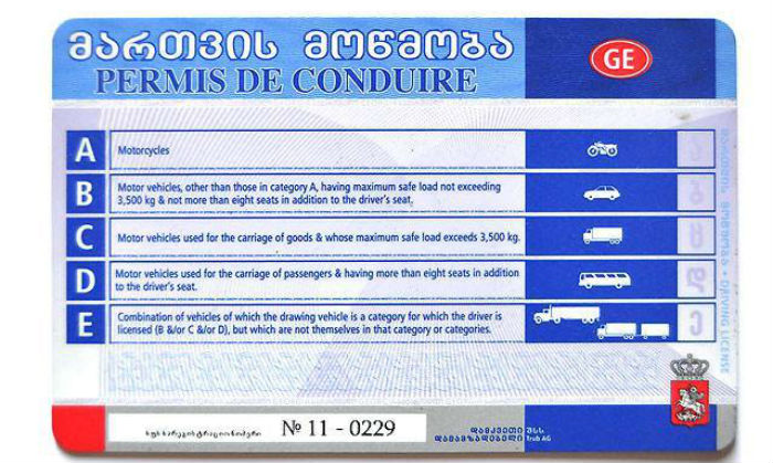 Парламент Грузии продлил срок действия устаревших водительских прав