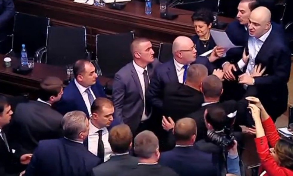 Встреча в парламенте Георгия Квирикашвили с оппозиционной фракцией "Единое национальное движение" закончилась скандалом