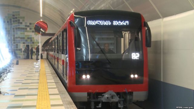 На всех станциях тбилисского метро временно приостановлены ремонтные работы