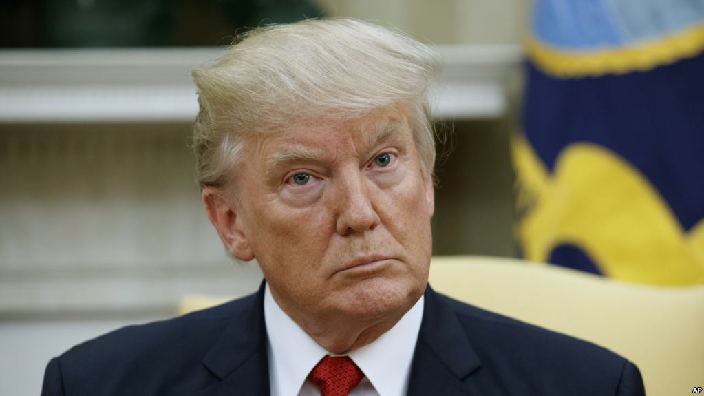 Сенатор-демократ выдумал реплику Трампа о «вонючих дырах»