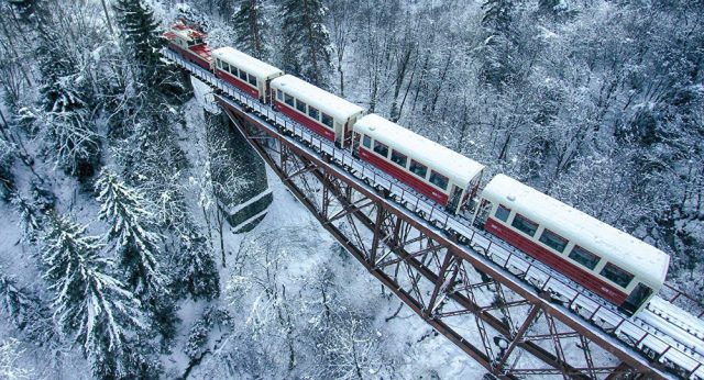 Пассажирский поезд "кукушка" Боржоми-Бакуриани сошел с рельсов (видео)