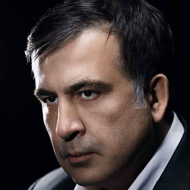 Саакашвили пообещал вернуться на Украину и принести передачу в тюрьму Порошенко