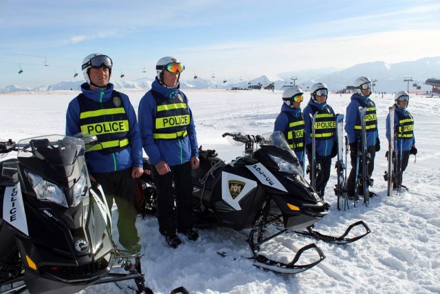 В Грузии лыжный патруль спас 11 туристов