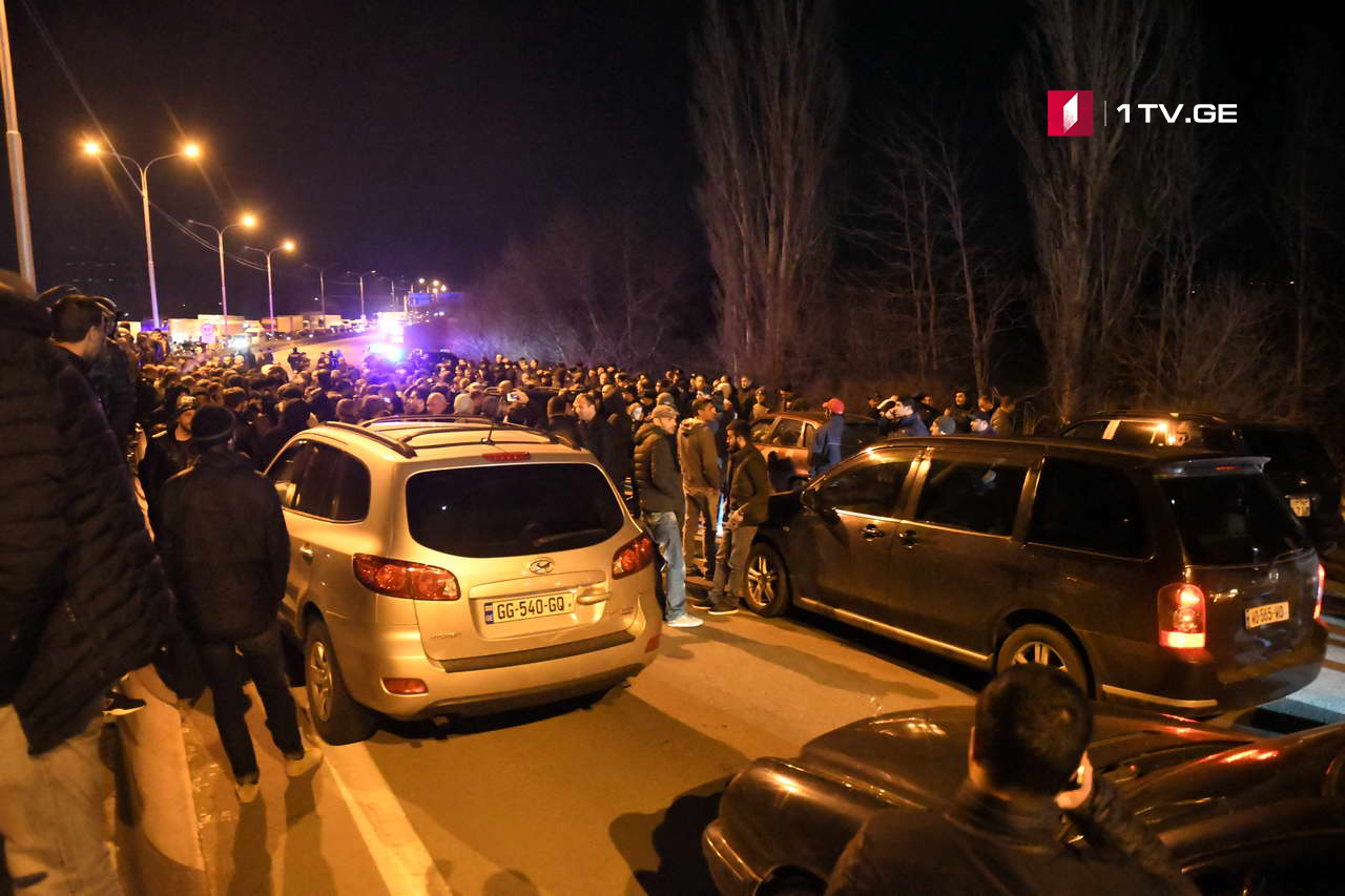 В Грузии родственники убитого в Цхинвали АрчилаТатунашвили перекрыли автомагистраль