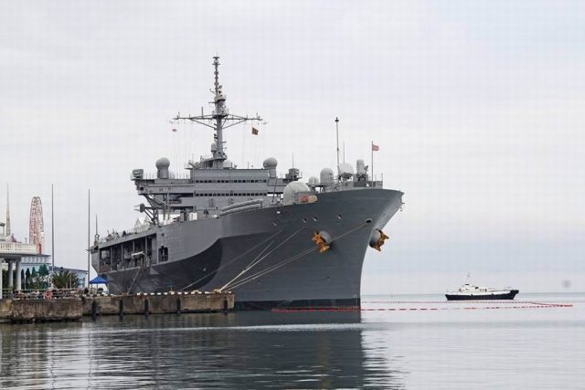 Десантный корабль ВМС США вошел в порт Батуми