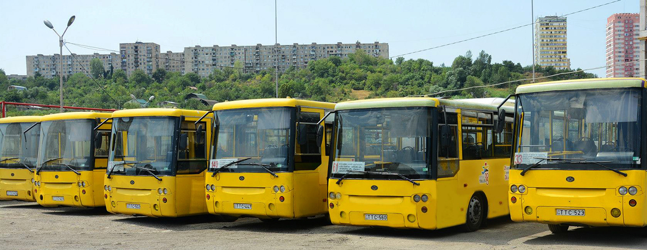 В пасхальные дни на кладбища Тбилиси будут ездить бесплатные автобусы