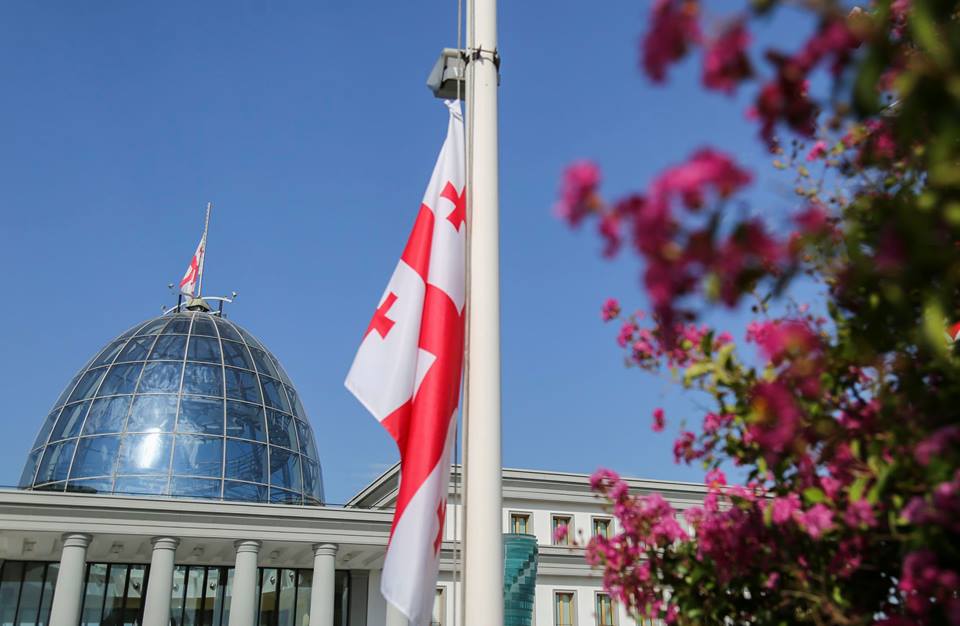 В Грузии приспущены флаги. Сегодня День траура по погибшим шахтерам в Ткибули