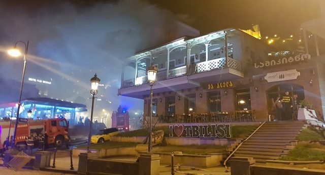 В Тбилиси локализован пожар в ресторане "Мачахела"
