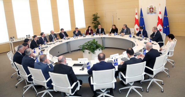 В Грузии без работы остались более 200 чиновников