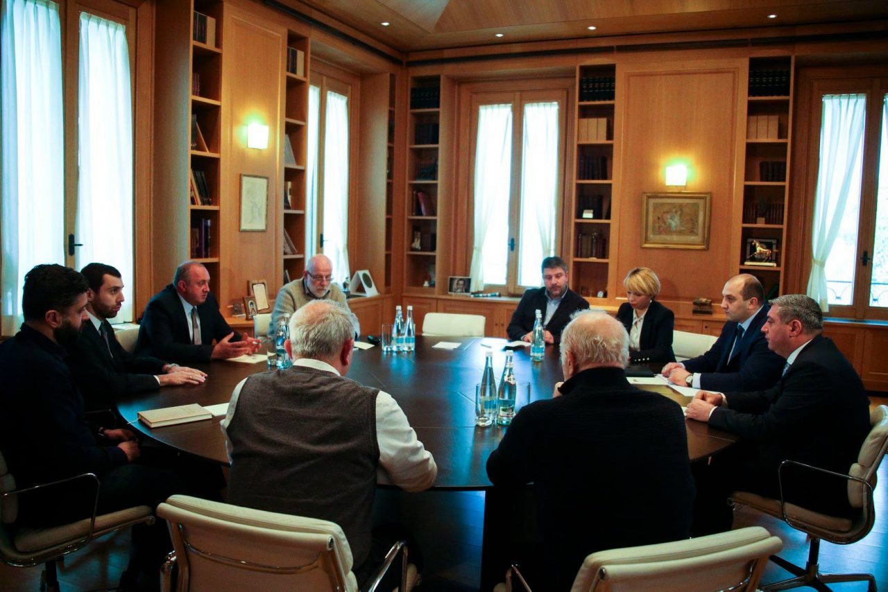 Президент Грузии встретился с министром по исполнению наказаний и пробации