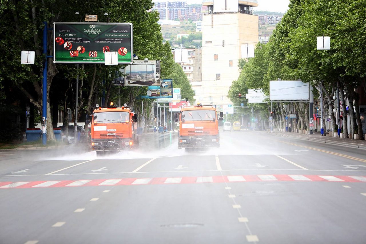 В Тбилиси начались плановые работы по очистке дорог