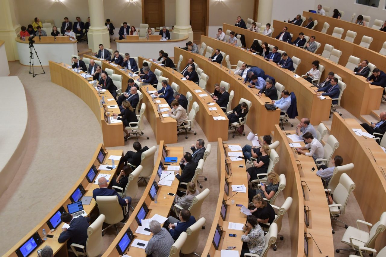 В парламенте Грузии состоялись слушания кандидата в премьер-министры Мамуки Бахтадзе