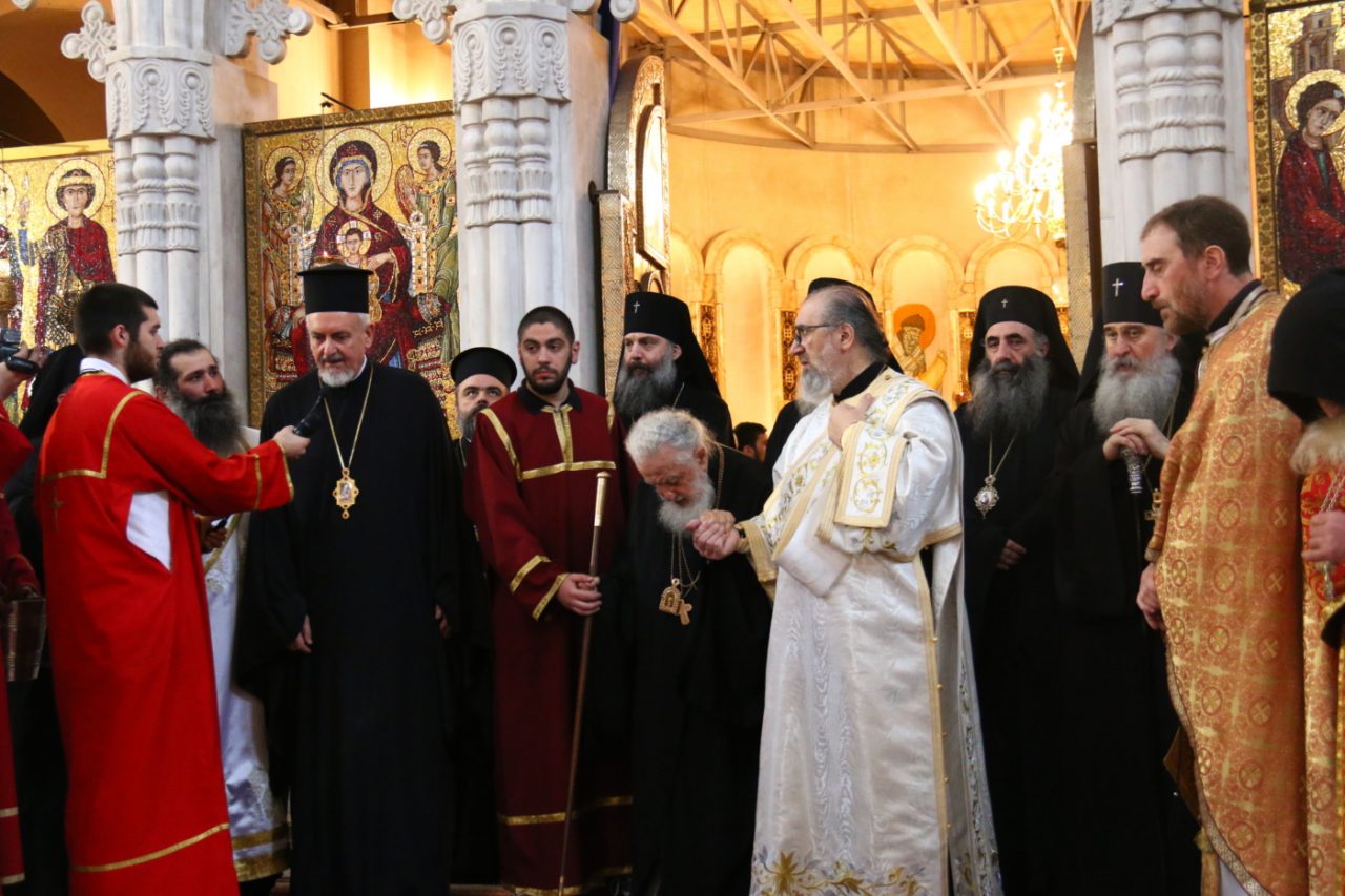 Делегация Вселенского Патриархата присутствовала на воскресной литургии в соборе Пресвятой Троицы
