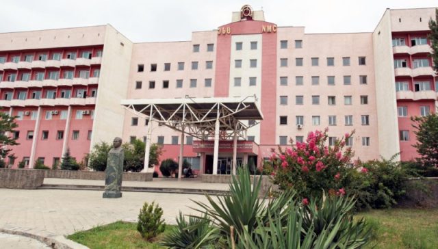 Певец группы "Кучис бичеби" был доставлен в клинику Гудушаури с ножевым ранением