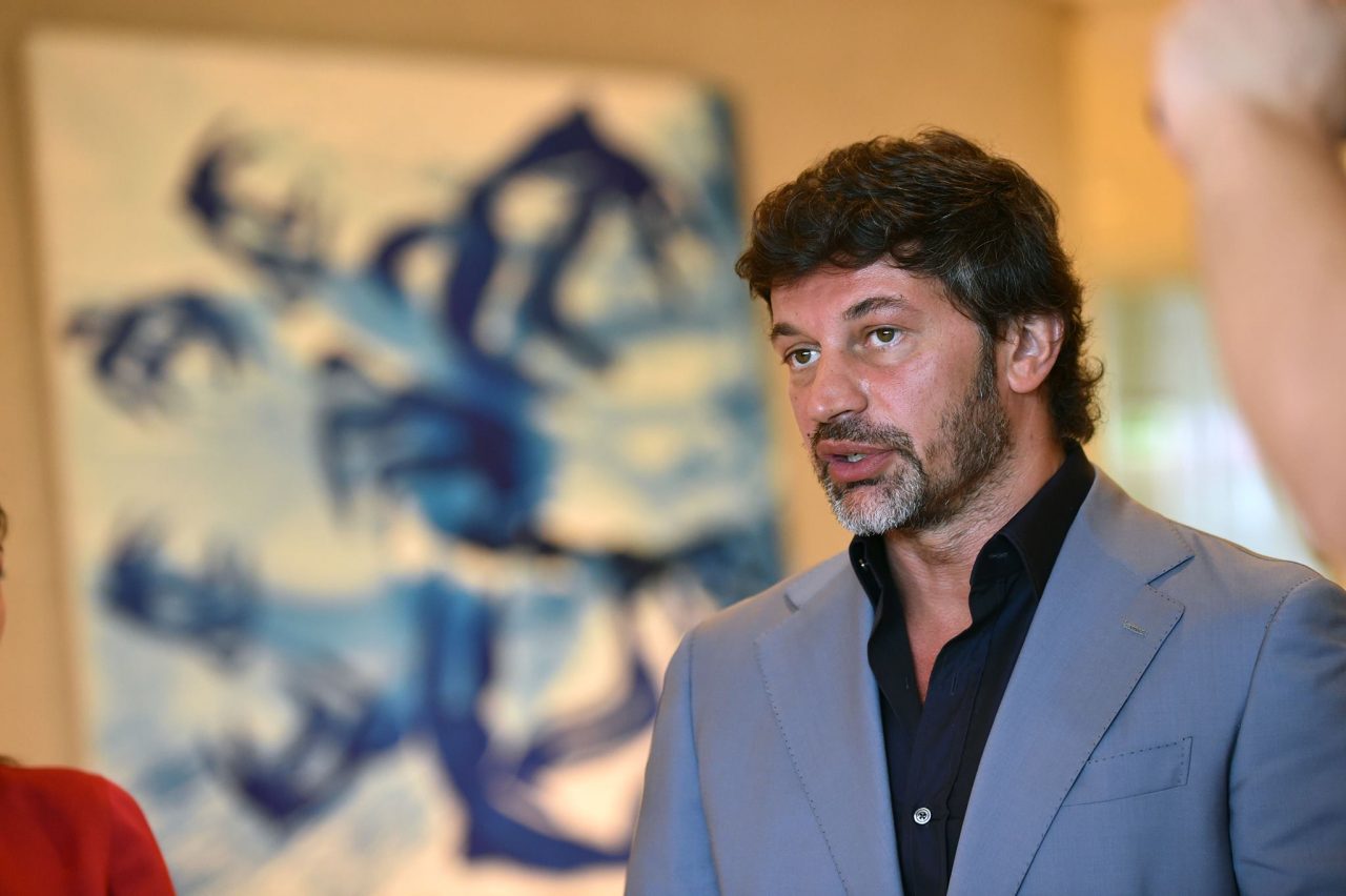 Мэр Тбилиси в 2018 году потратил на благотворительность 330 тыс лари