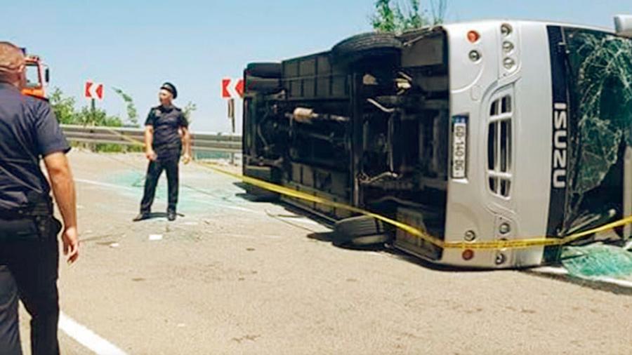 Шестнадцать туристов из Белоруссии пострадали в автомобильной аварии на Гомборском перевале