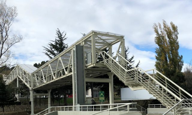 Мэрия Тбилиси изменяет концепцию пешеходных мостов