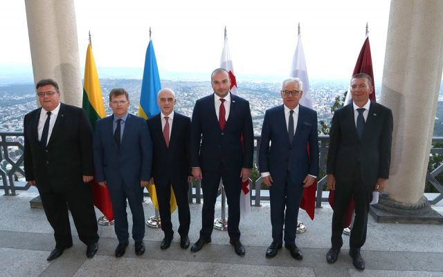 Мамука Бахтадзе провел встречу в формате рабочего ужина с представителями дружественных Грузии стран