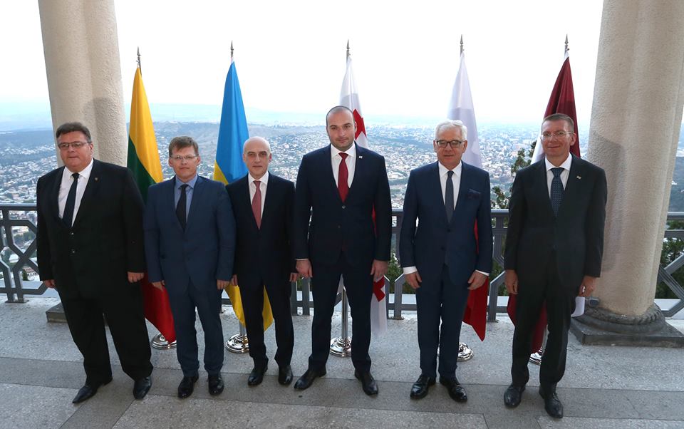 Мамука Бахтадзе провел встречу в формате рабочего ужина с представителями дружественных Грузии стран