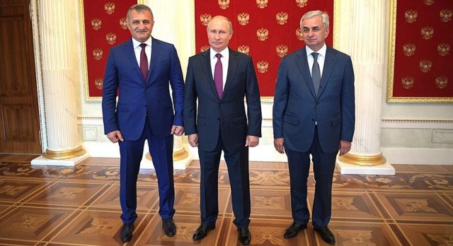 Владимир Путин встретится сегодня с Раулем Хаджимба и Анатолием Бибиловым