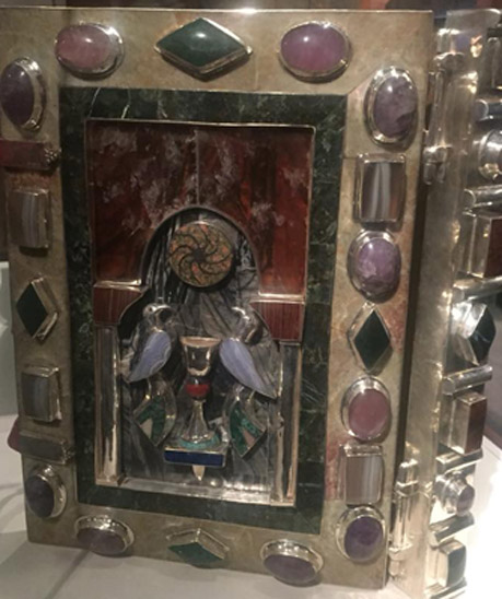 Уникальное рукописное издание "Витязя в тигровой шкуре" презентовали в тбилисском Национальном музее