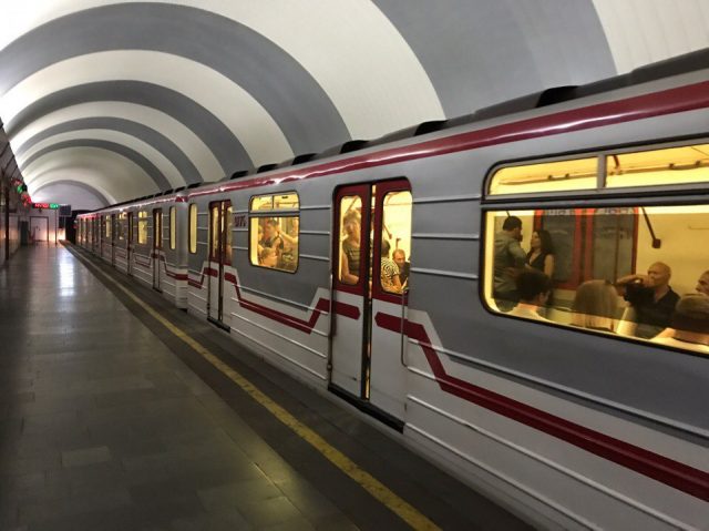 В метро Тбилиси будут управлять пассажиропотоком в час пик