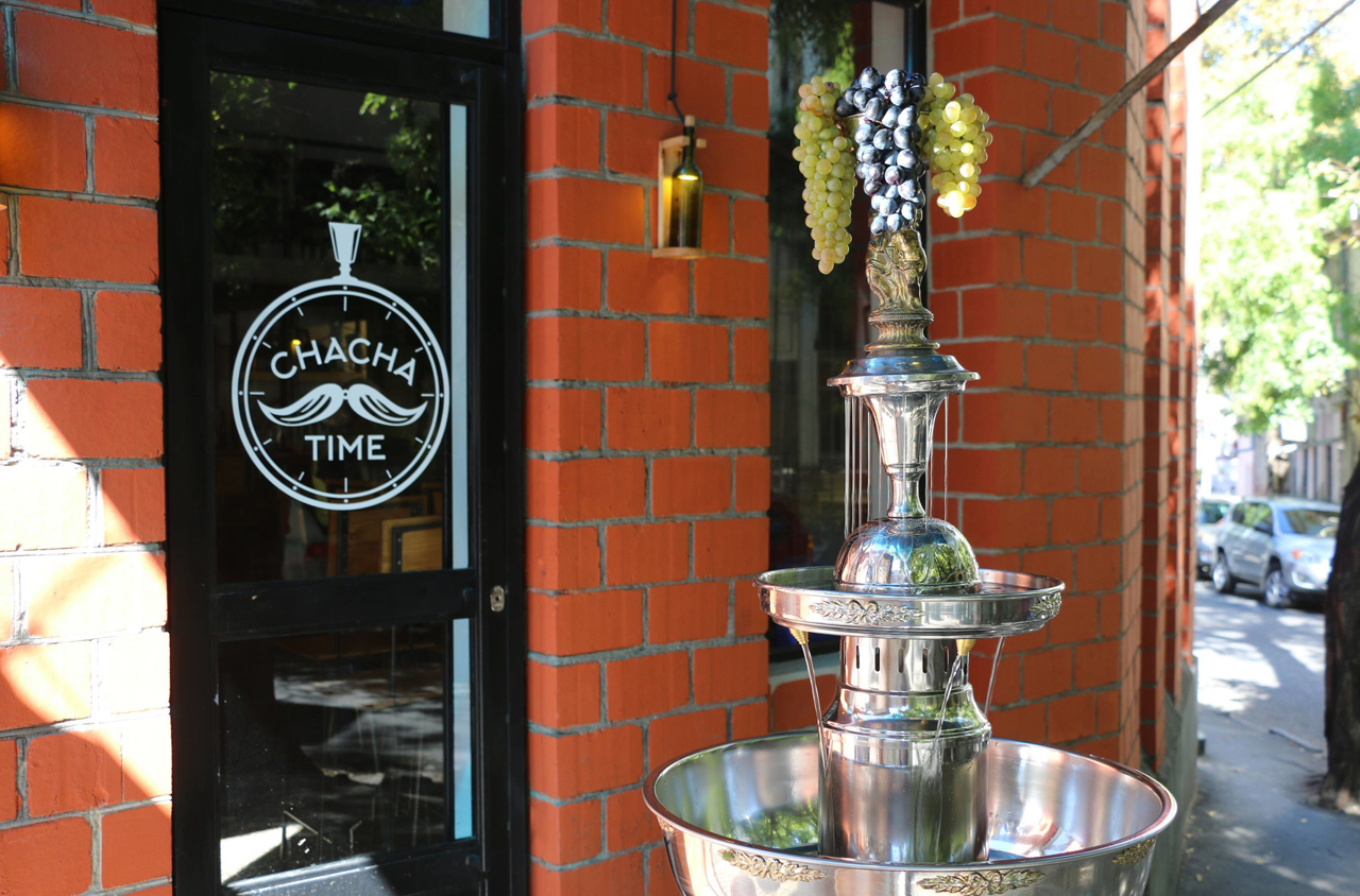 В преддверии "Тбилисоба"2018 в центре столицы Грузии появится фонтан чачи