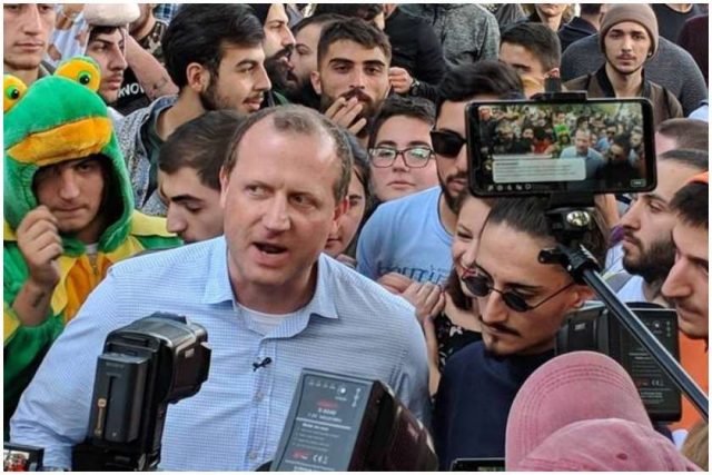 МВД Грузии: Кандидат в президенты Грузии Зураб Джапаридзе по своей воле последовал за сотрудниками полиции