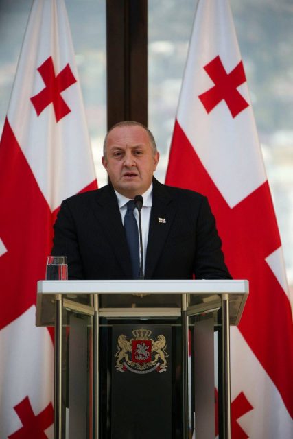 Президент Грузии призвал премьер-министра в ближайшие дни созвать заседание правительства