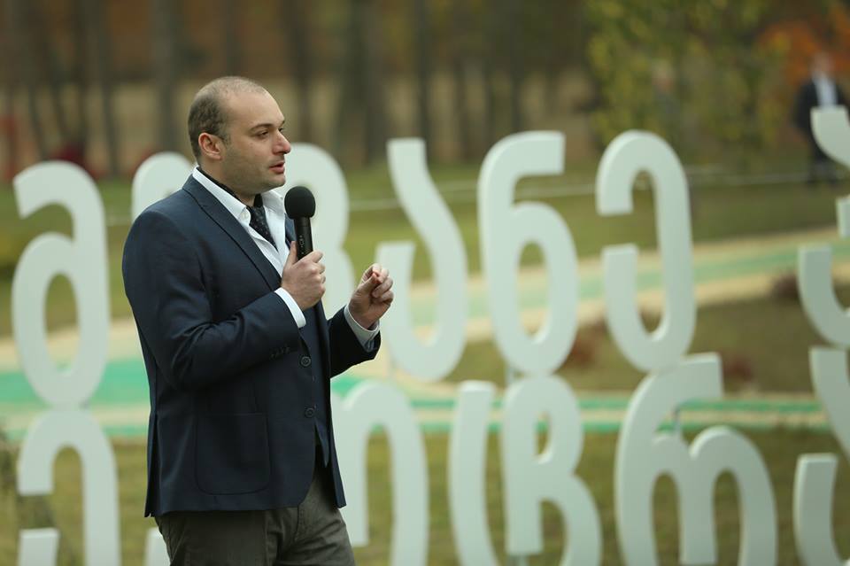 В Тбилиси будут построены новые станции наземного метро и в ближайшие 10 лет 90% автопарка заменят электромобилями