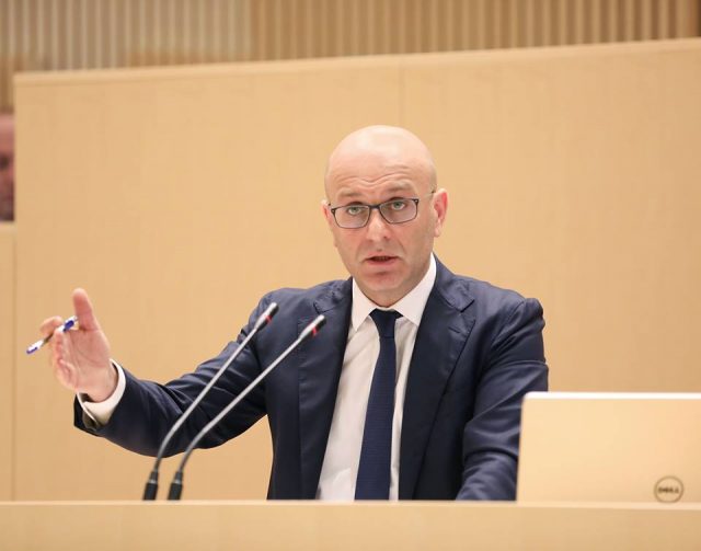 В Грузии списание долгов граждан по кредитам продлится до 15 января