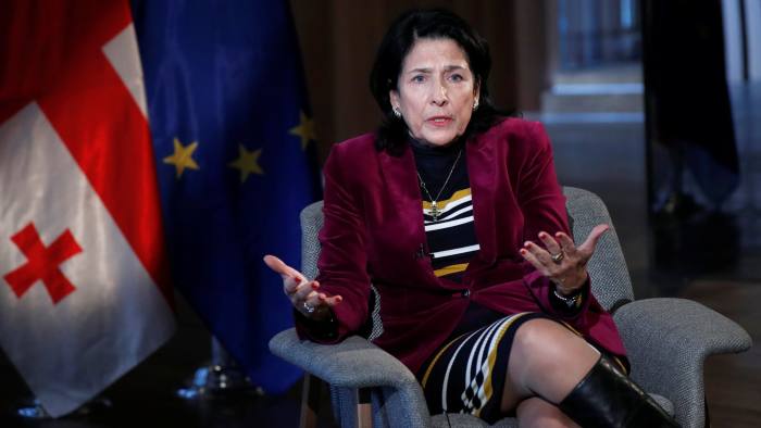 Первый рабочий день президент Грузии Саломе Зурабишвили проведет в гостинице