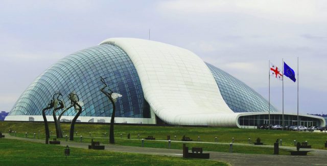 Депутаты парламента Грузии продолжат работать в Кутаиси