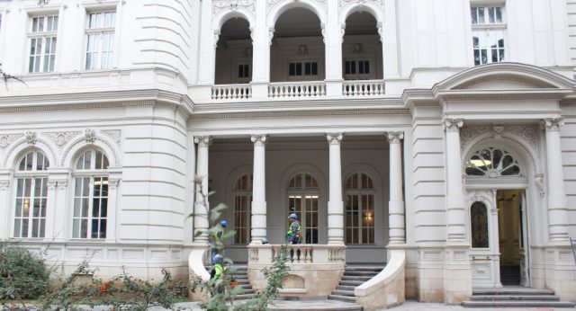 Ремонт новой резиденции президента Грузии может стоить дороже запланированного