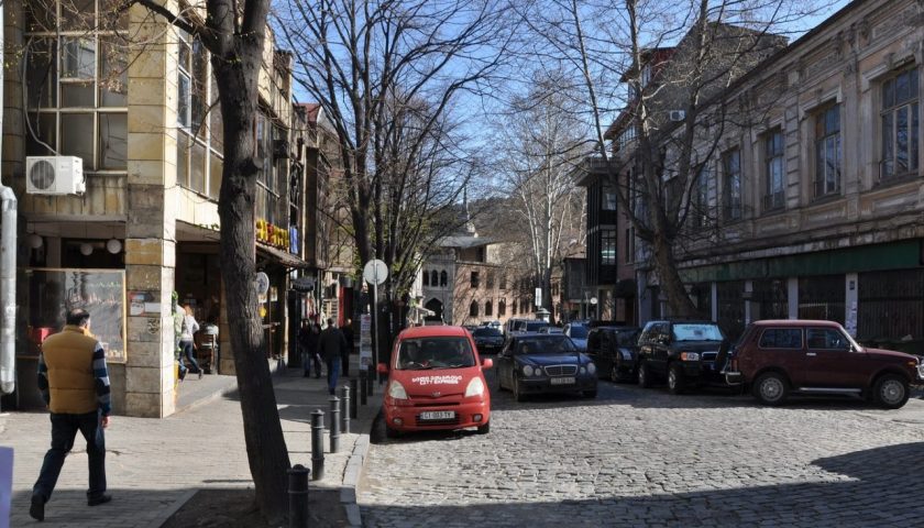 В Тбилиси с 1 августа введут почасовую оплату парковок