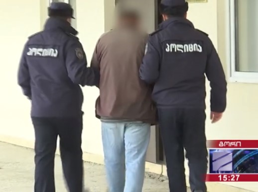 Полиция задержала мужчину, который обвиняется в изнасиловании несовершеннолетней дочери