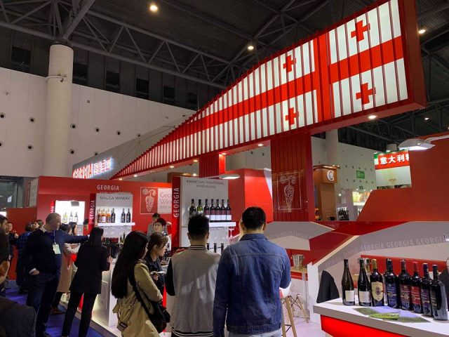 В Китае прошла одна из самых крупных выставок вина The 100th China Food & Drinks Fair
