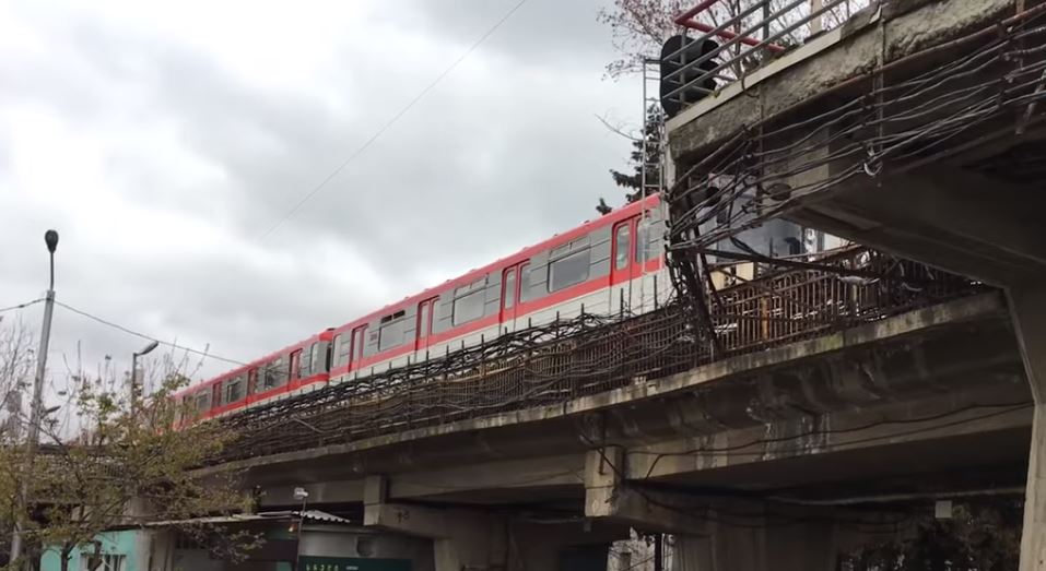 Мост у станции метро "Гоциридзе" не представляет угрозы для перевозки пассажиров