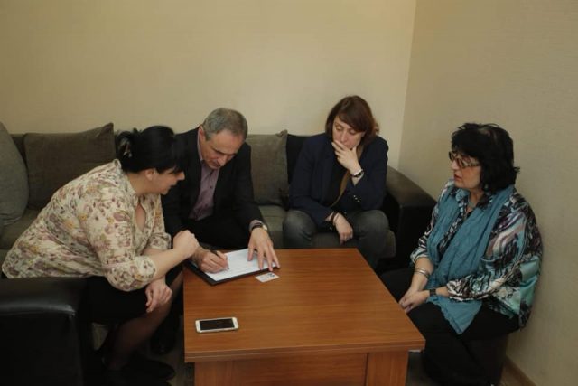 «Европейская Грузия-Свободные демократы» собирают подписи с требованием проведения выборов по пропорциональной системе