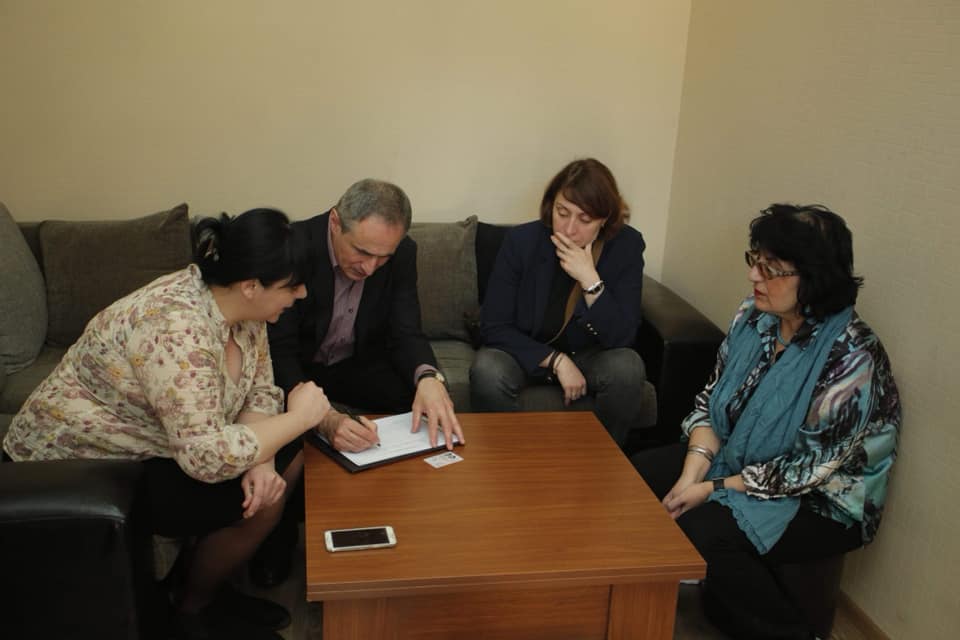 «Европейская Грузия-Свободные демократы» собирают подписи с требованием проведения выборов по пропорциональной системе