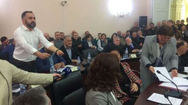 В сакребуло Батуми два раза подрались депутаты