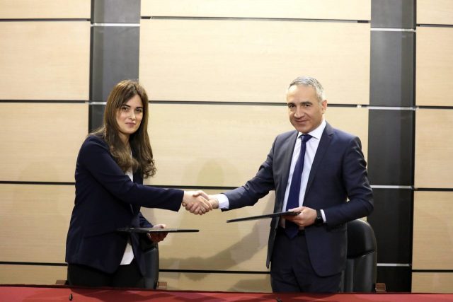 Компания Microsoft поможет внедрить цифровые технологии в школах Грузии