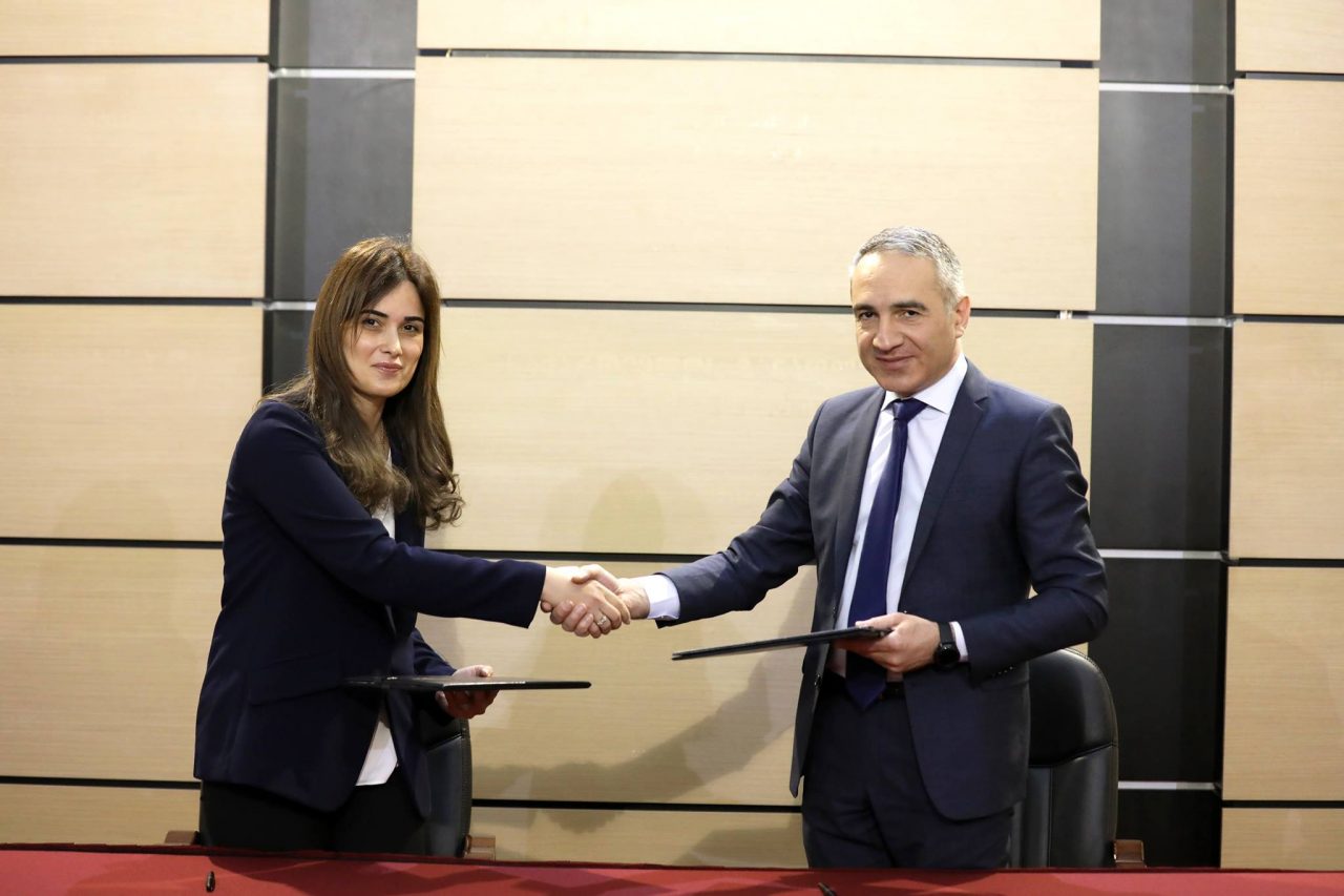 Компания Microsoft поможет внедрить цифровые технологии в школах Грузии