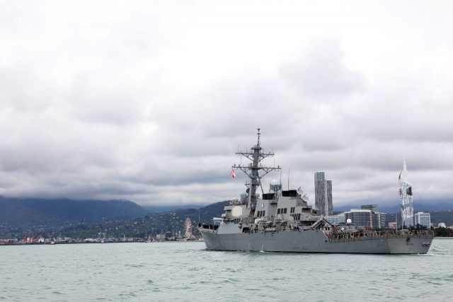 В порт Батуми вошел ракетный эсминец ВМФ США Arleigh Burke