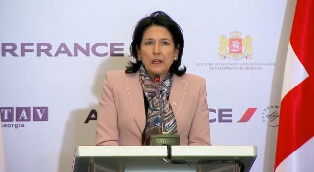 Саломе Зурабишвили стала первым пассажиром первого регулярного рейса Air France Париж - Тбилиси