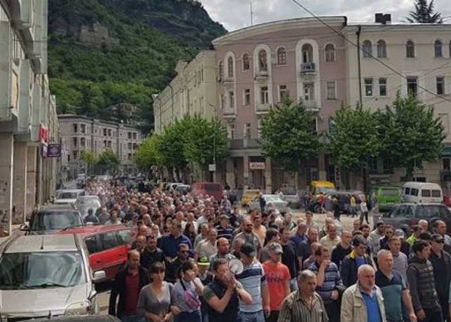 В Чиатура бастующие шахтеры достигли договоренности, акция протеста приостановлена